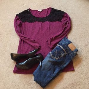 ⬇️ Long sleeve top with lace detail